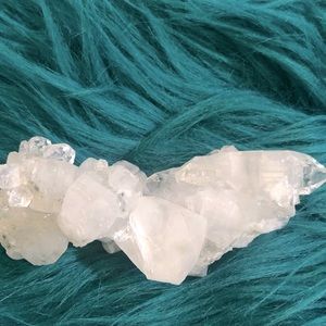 STUNNING Apophyllite “connection” vibes here!